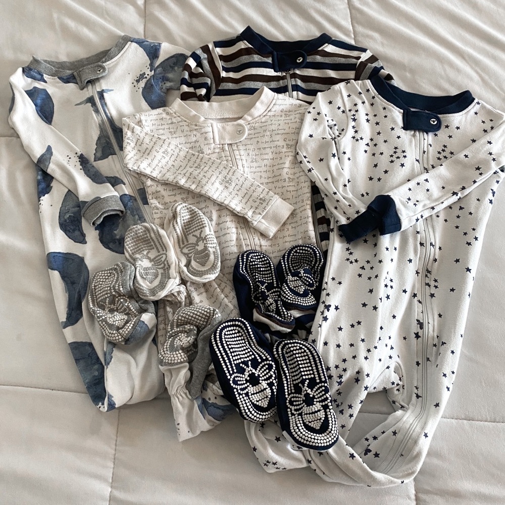 18mo Burt’s bees footed zipper pajama bundle. NWOT